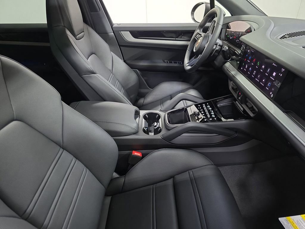 Certified 2025 Porsche Cayenne AWD/4WD image 26