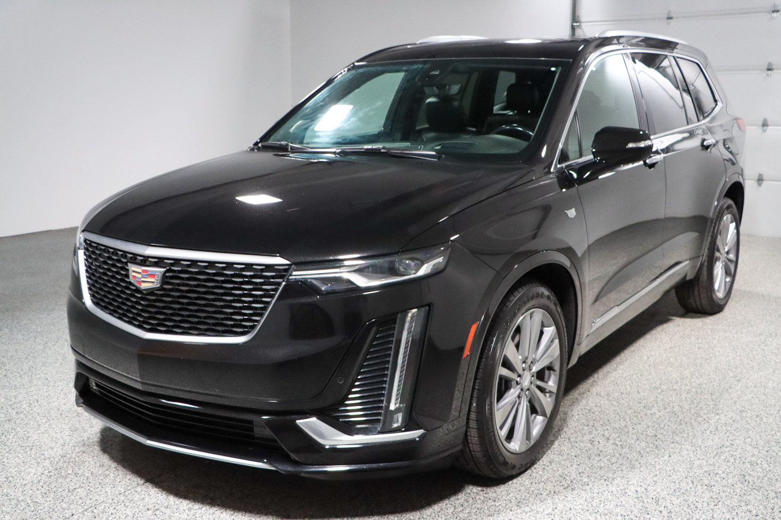 Used 2023 Cadillac XT6 Premium Luxury w/ Technology Package FWD image 36