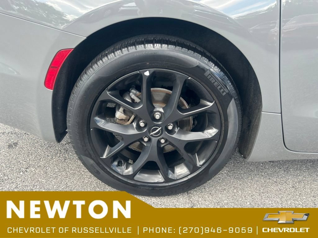 Used 2025 Chrysler Pacifica Limited FWD image 46