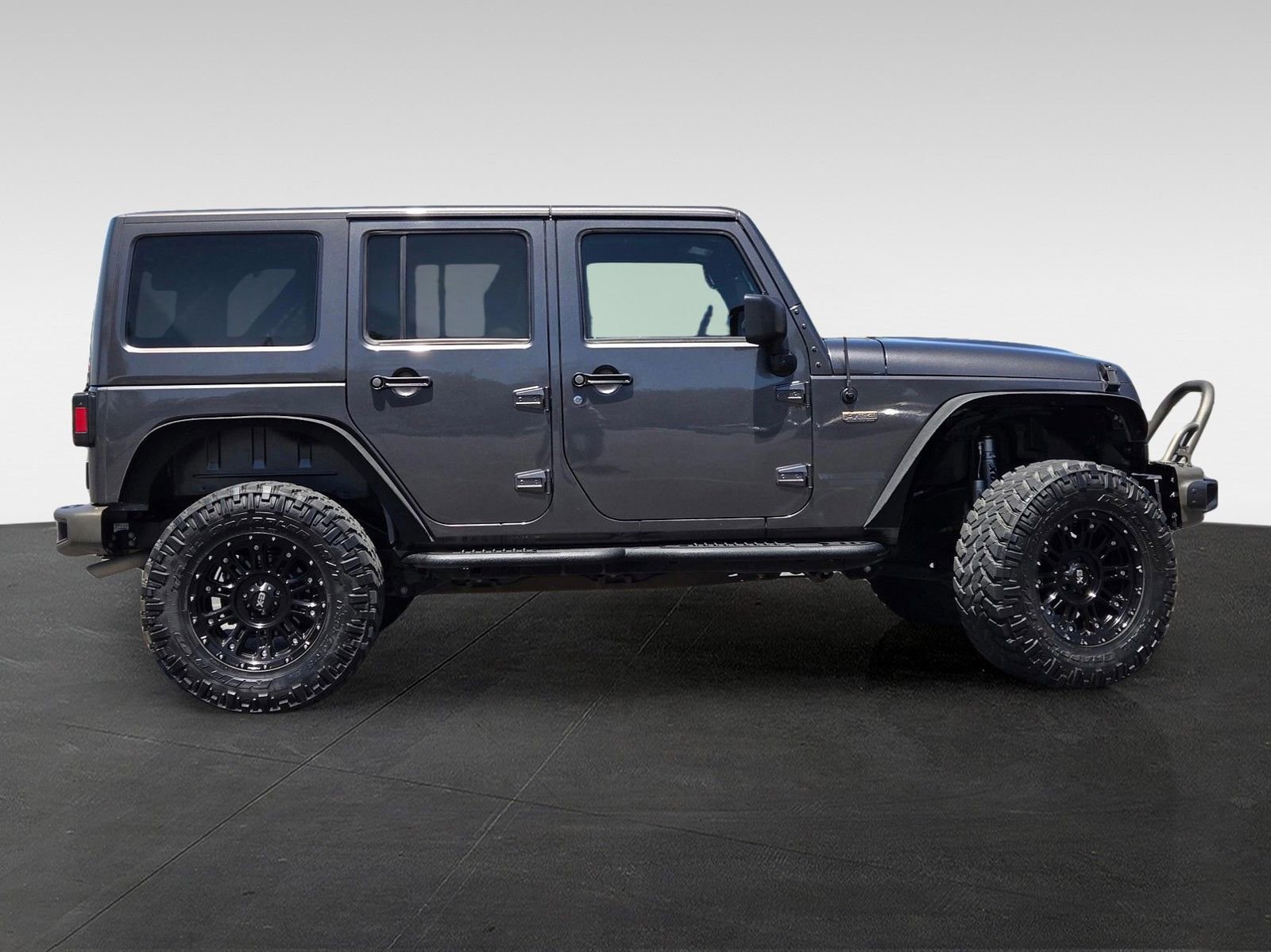 Used 2017 Jeep Wrangler Unlimited Sahara AWD/4WD image 3
