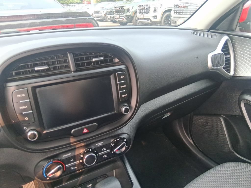 Used 2022 Kia Soul LX w/ Technology Package FWD image 9