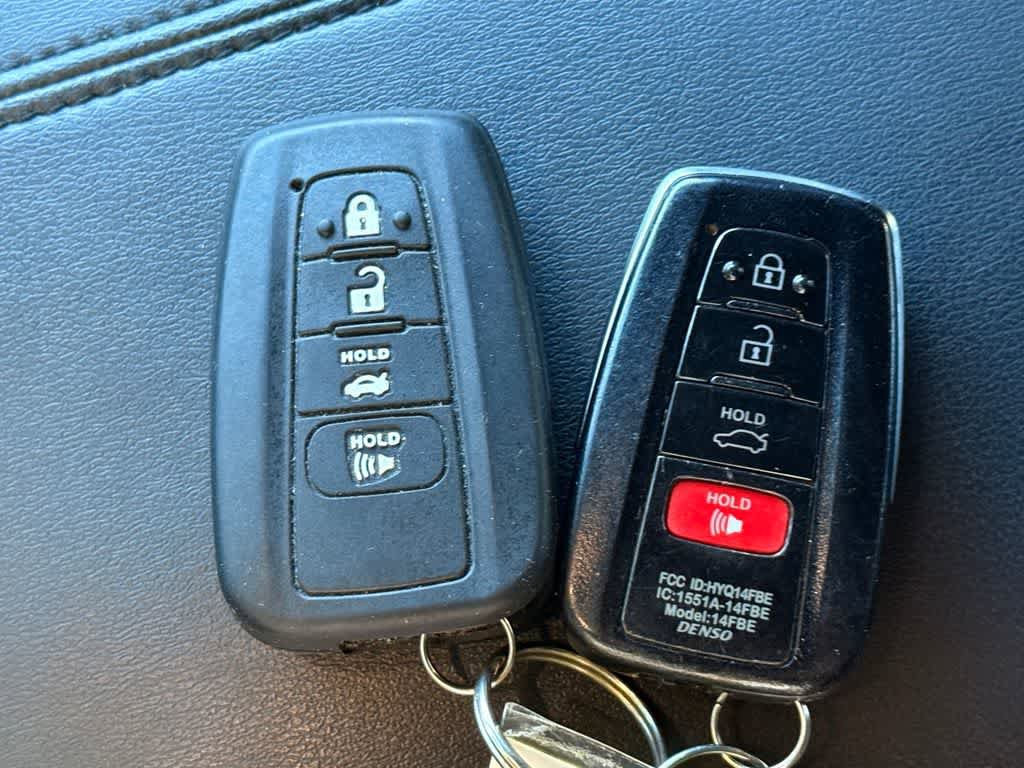 Used 2019 Toyota Avalon Touring FWD image 21