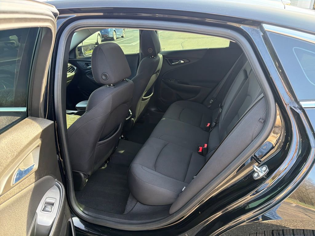 Used 2017 Chevrolet Malibu LT image 29