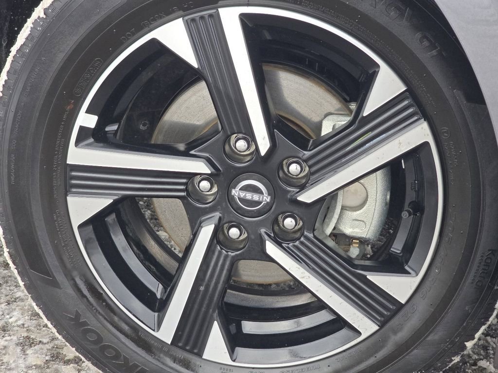 Used 2025 Nissan Sentra SV image 6