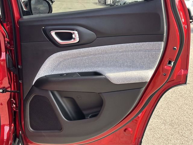 Used 2025 Jeep Compass Sport image 22