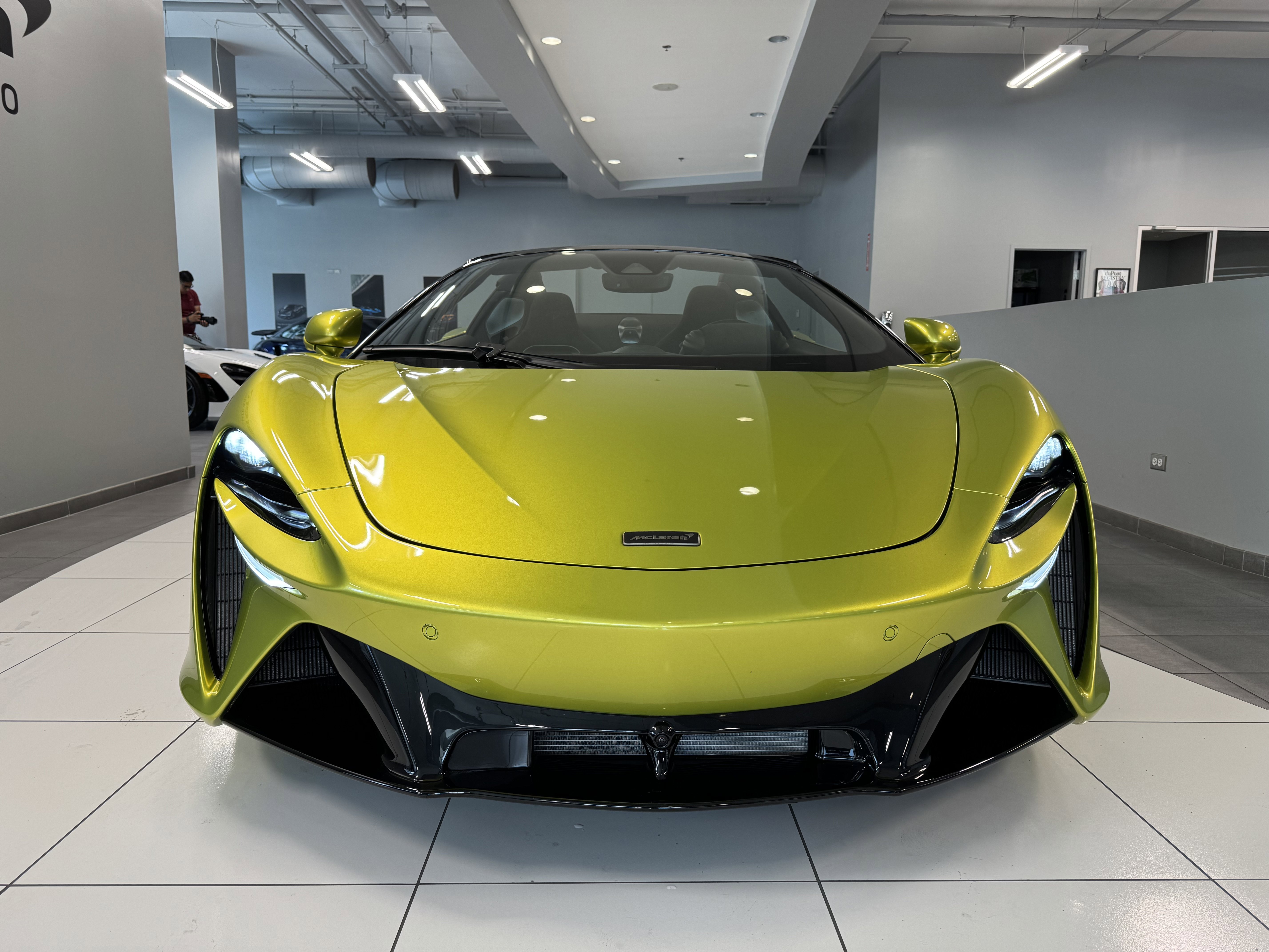 Used 2025 McLaren Artura Spider image 10