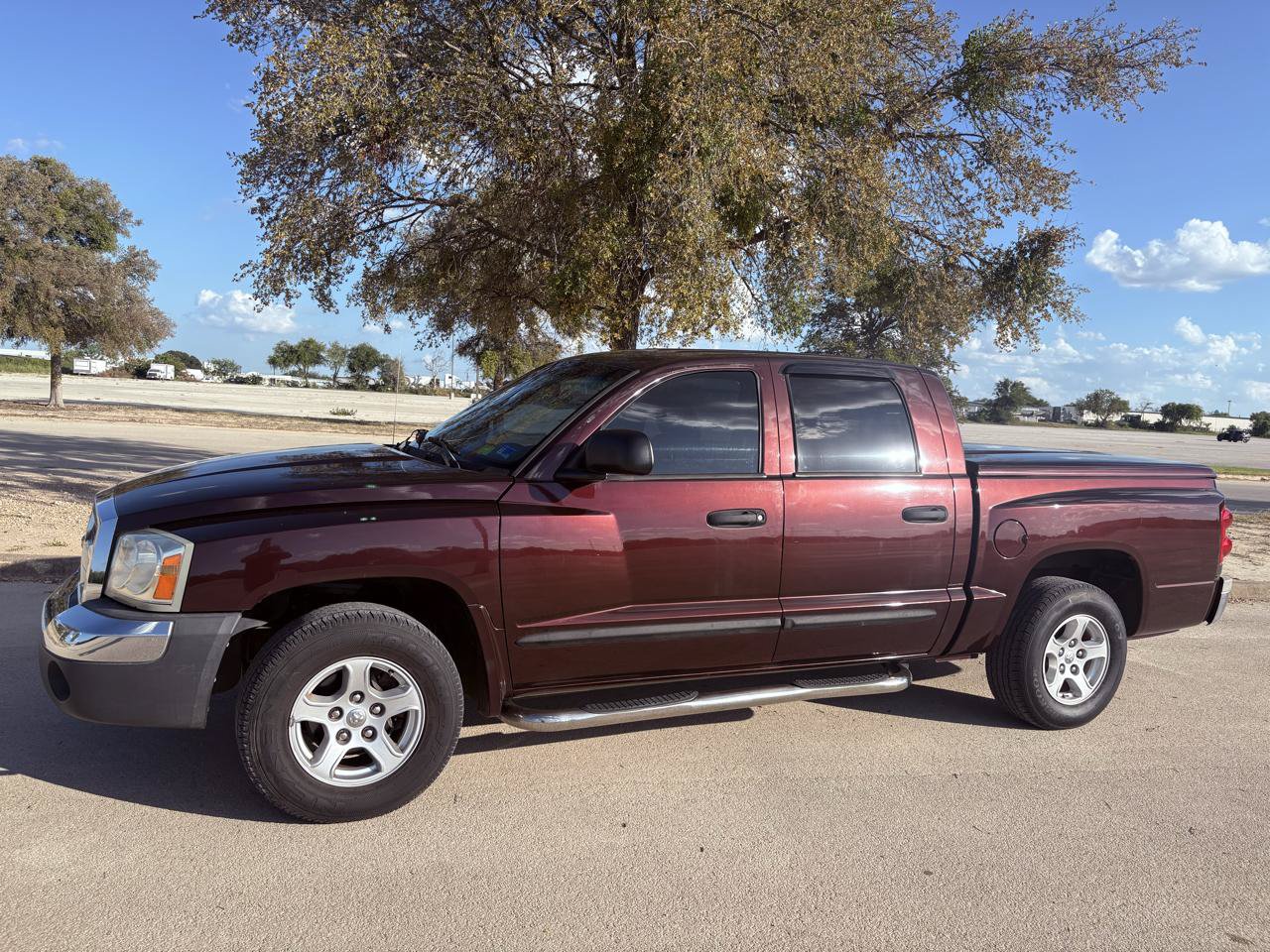 Used 2005 Dodge Dakota SLT w/ Trailer Tow Group RWD image 2