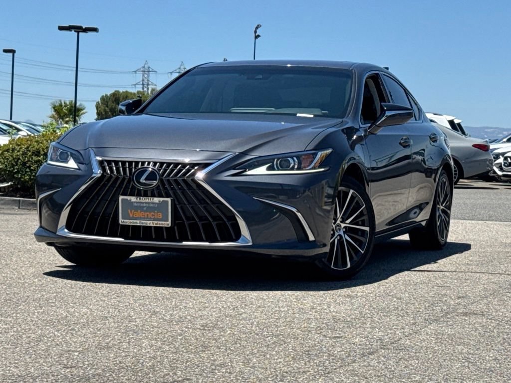 Used 2025 Lexus ES 350 w/ Premium Package FWD image 2