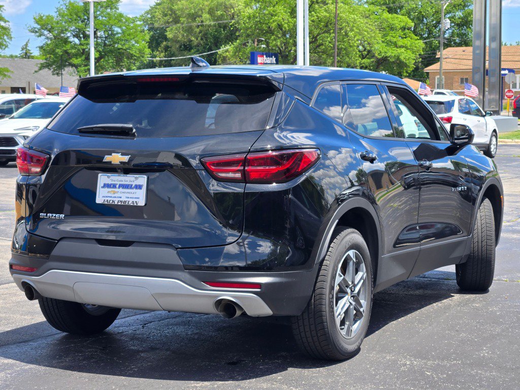 Used 2025 Chevrolet Blazer LT FWD image 12