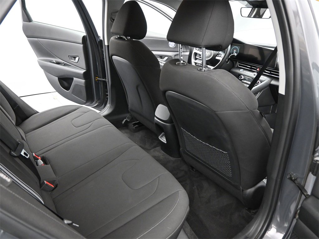 Used 2025 Hyundai Elantra SEL image 17