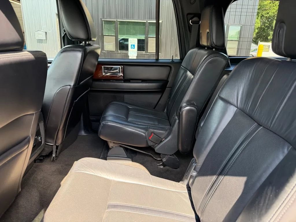 Used 2015 Lincoln Navigator L 4WD image 6
