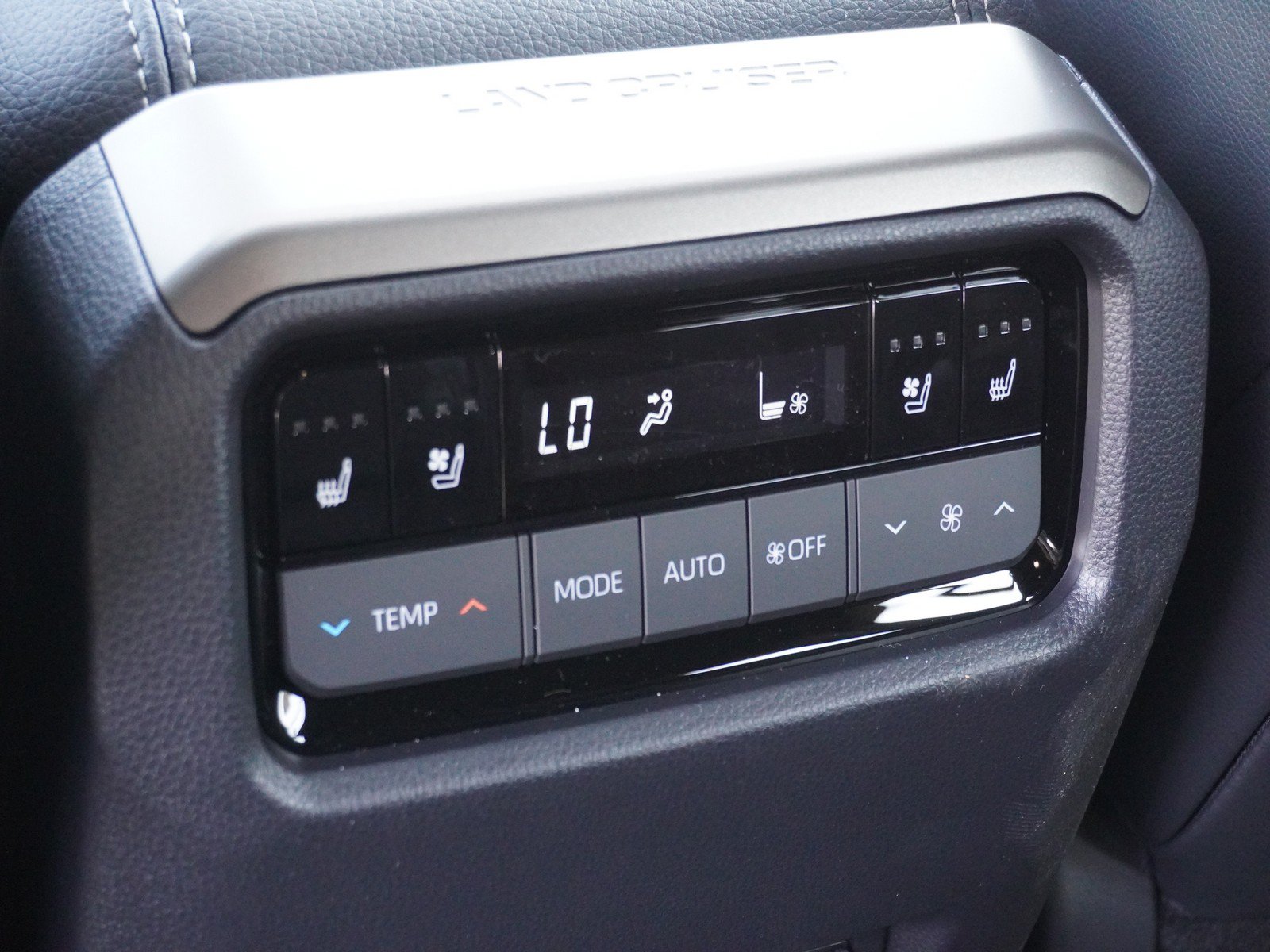 New 2027 Toyota Land Cruiser w/ Premium Package AWD/4WD image 15
