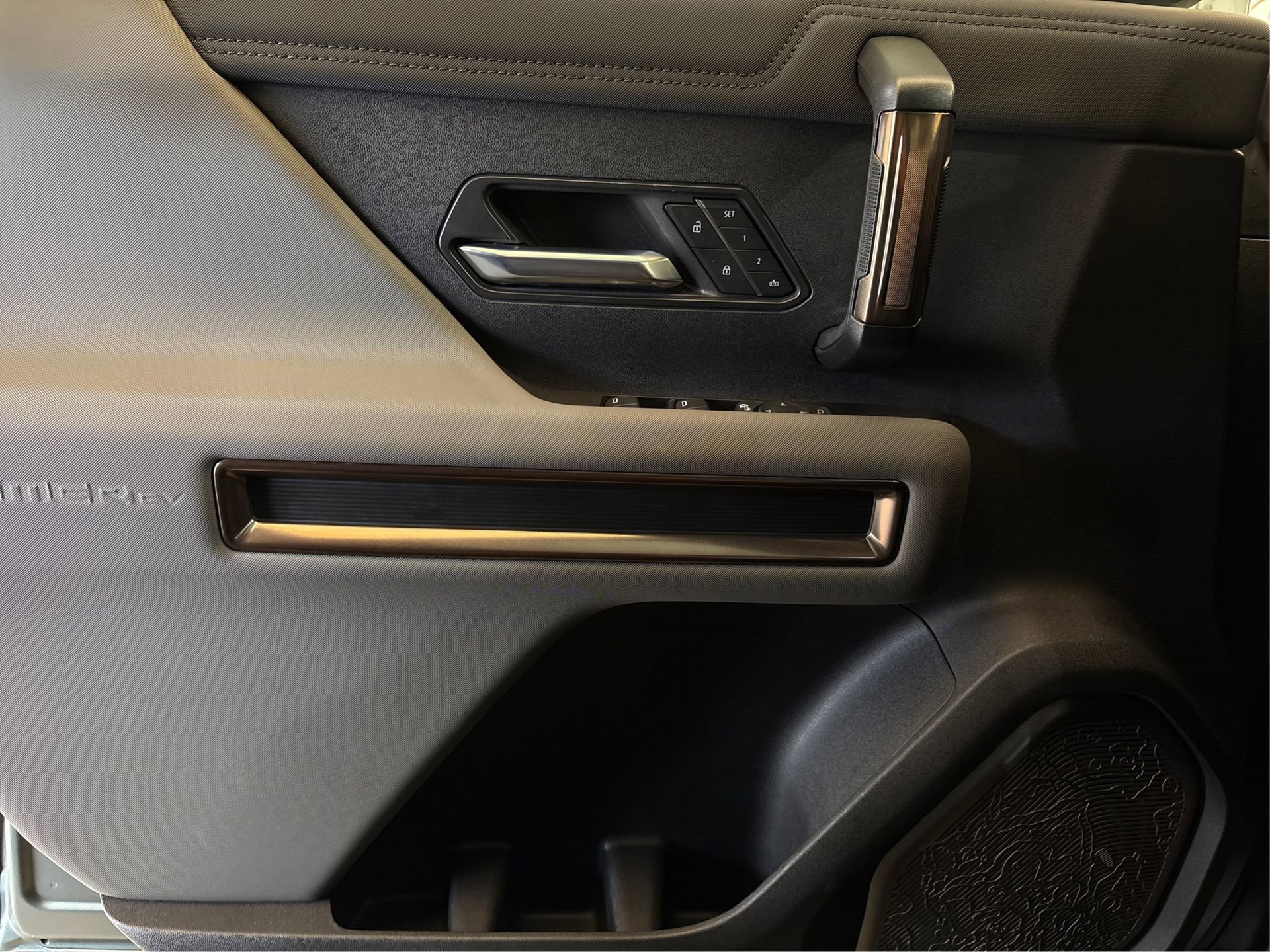 Used 2024 GMC Hummer EV 3X w/ LPO, Cargo Utility Package image 21