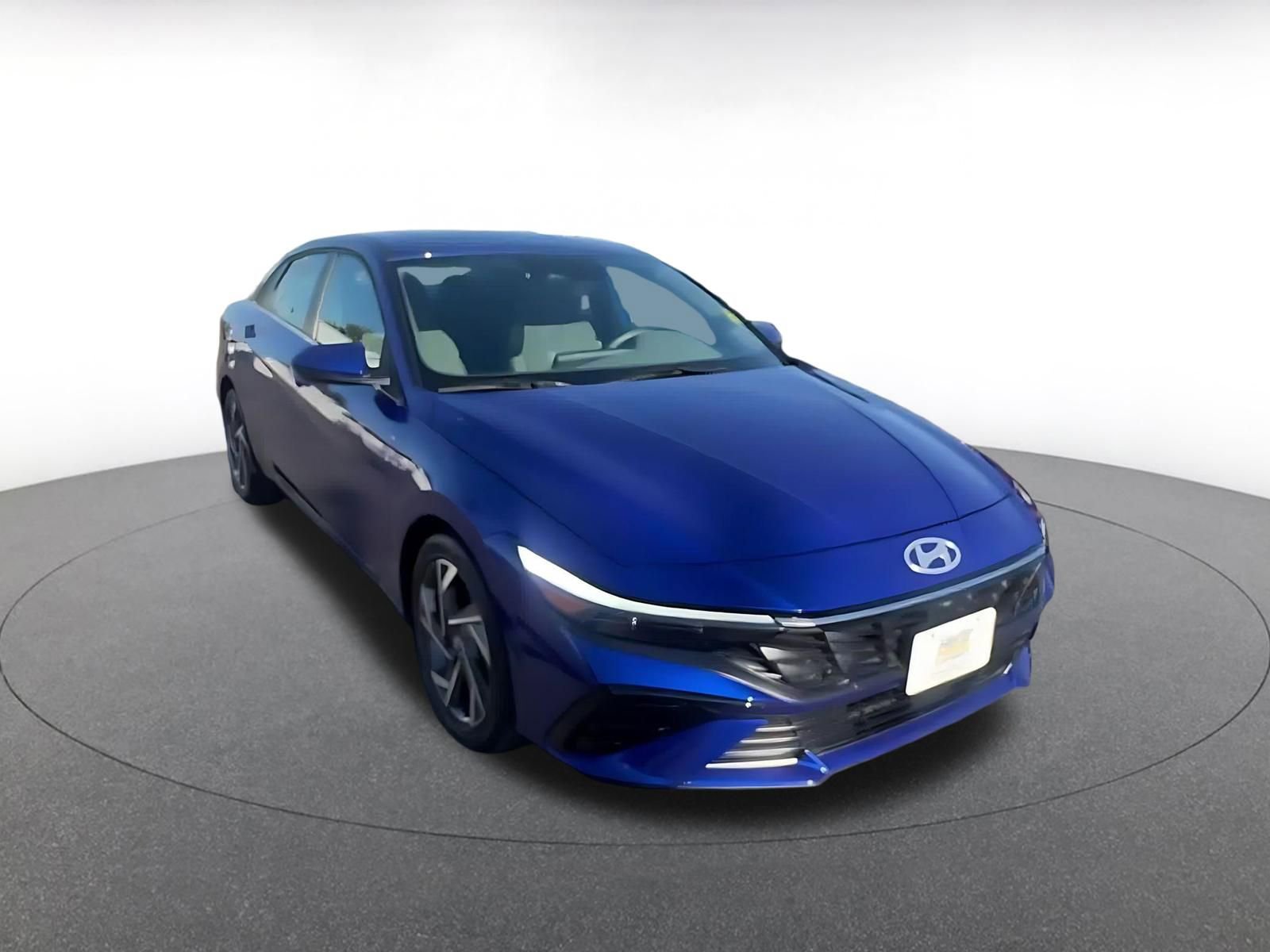 Used 2025 Hyundai Elantra SEL image 3