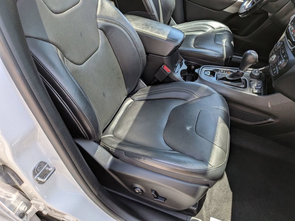 Used 2021 Jeep Cherokee Limited AWD/4WD image 27