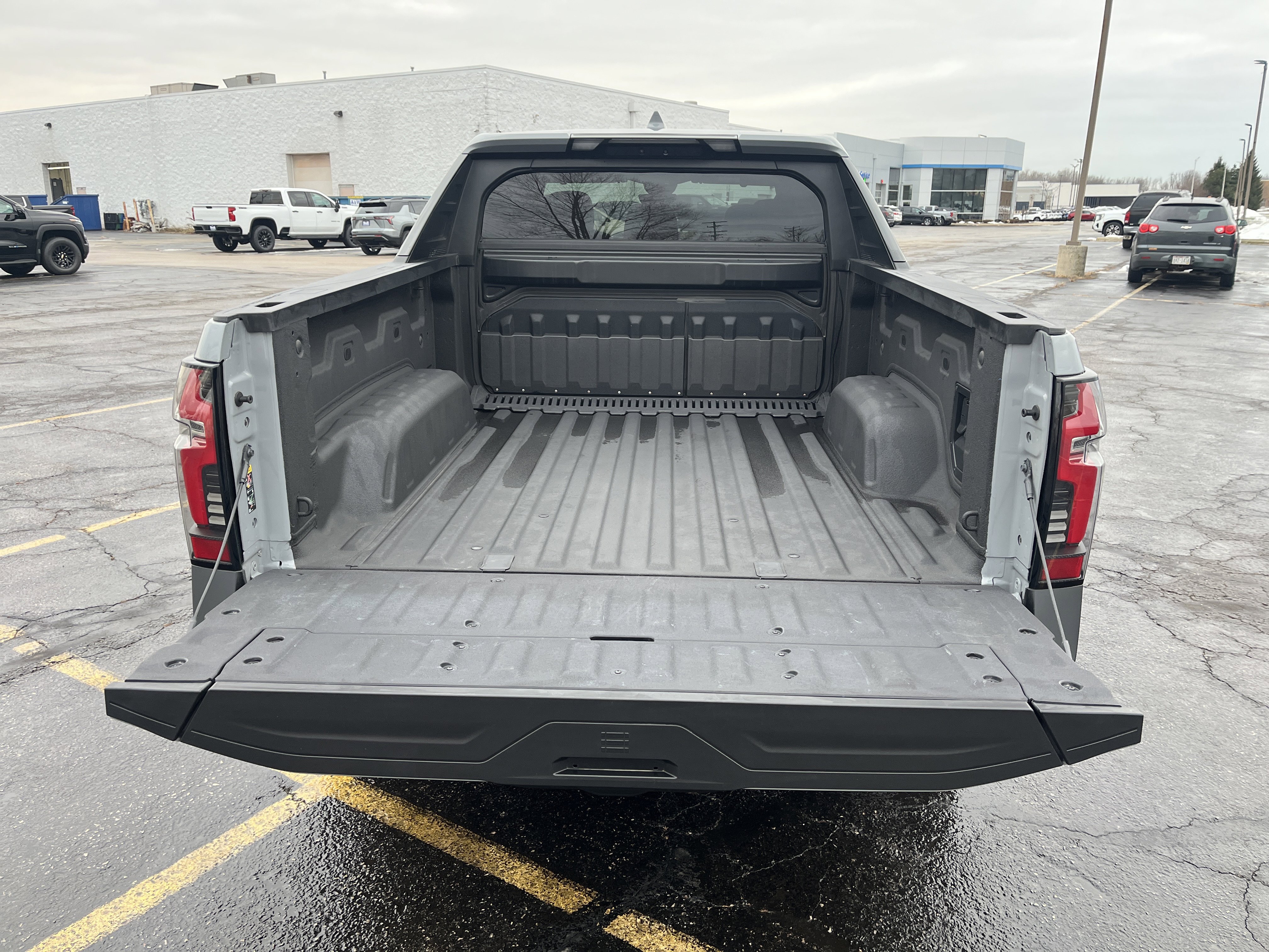 Used 2025 Chevrolet Silverado EV LT w/ LT Premium Package image 9