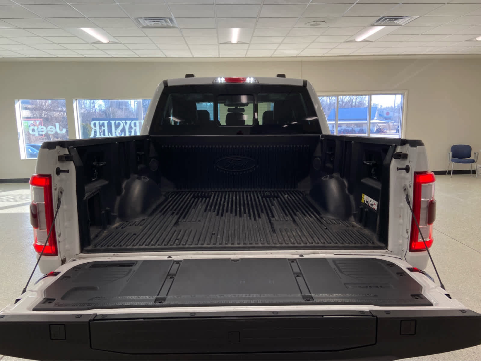 Used 2023 Ford F150 Lariat w/ Equipment Group 502A High image 9