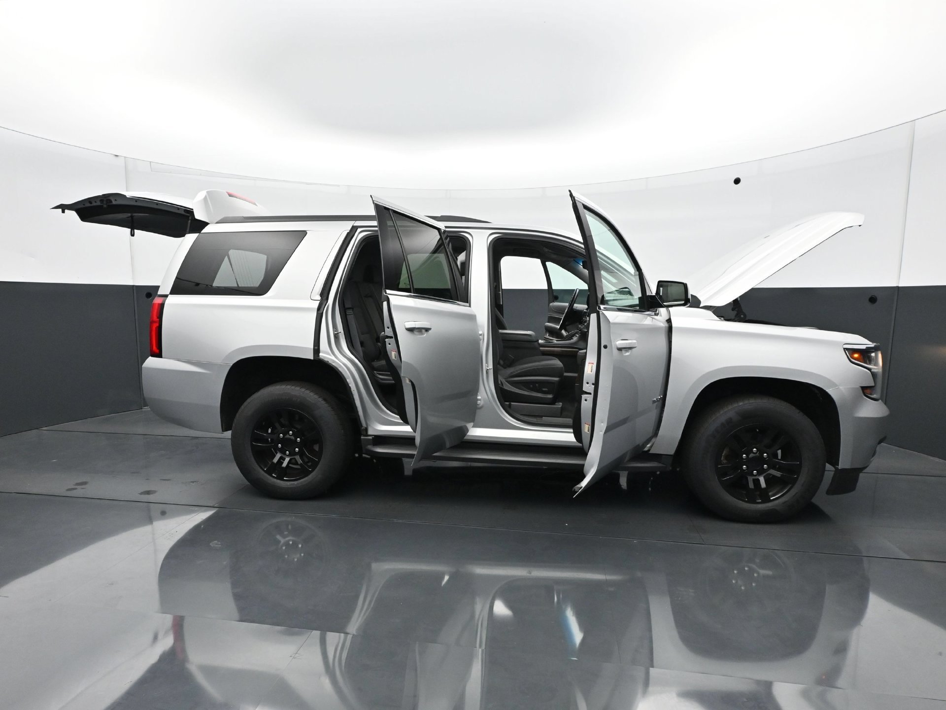 Used 2019 Chevrolet Tahoe LS AWD/4WD image 36