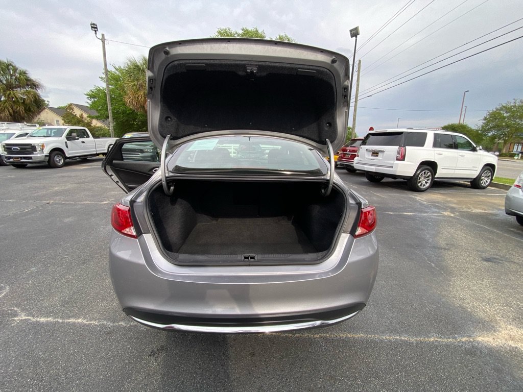 Used 2017 Chrysler 200 Limited Platinum FWD image 33