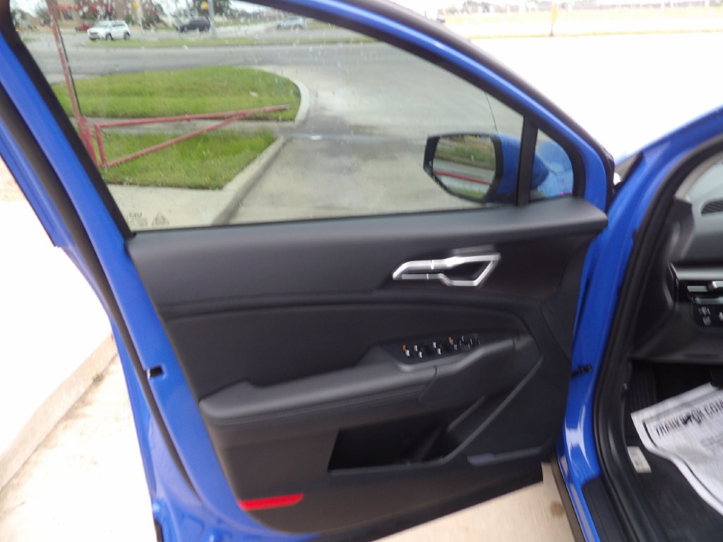 New 2026 Kia Sportage EX w/ EX Panorama Roof Package FWD image 10