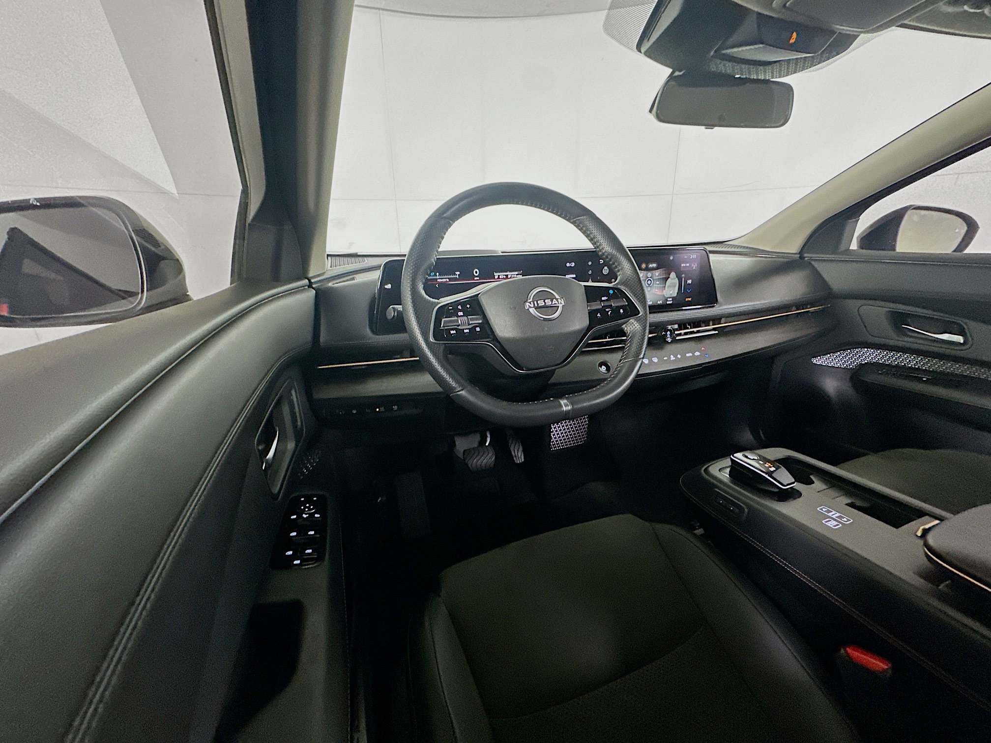 Used 2023 Nissan Ariya AWD image 18