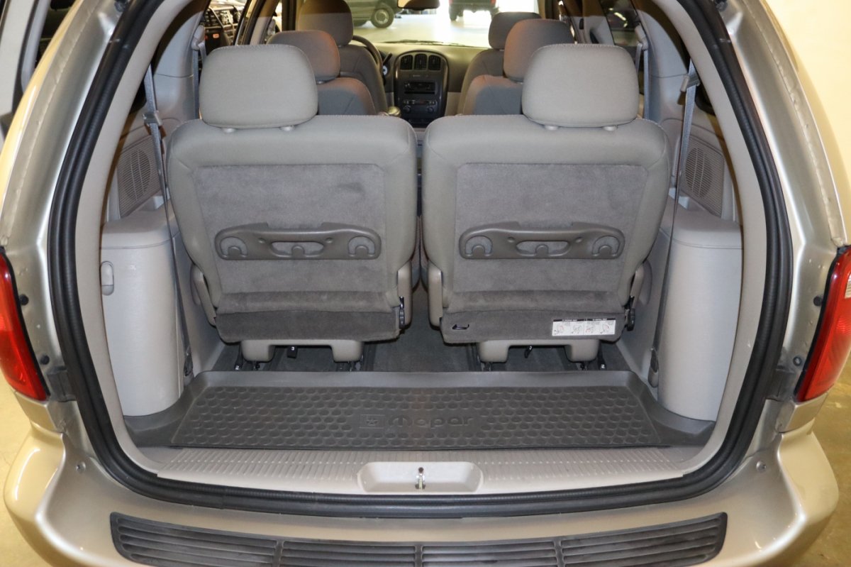 Used 2007 Dodge Caravan SXT w/ Popular Equipment Group I FWD image 28