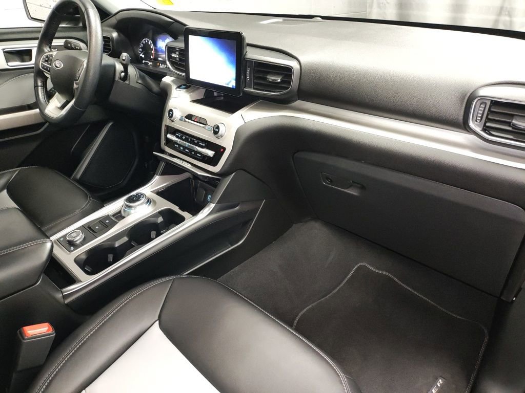 Used 2023 Ford Explorer XLT w/ Equipment Group 202A image 8