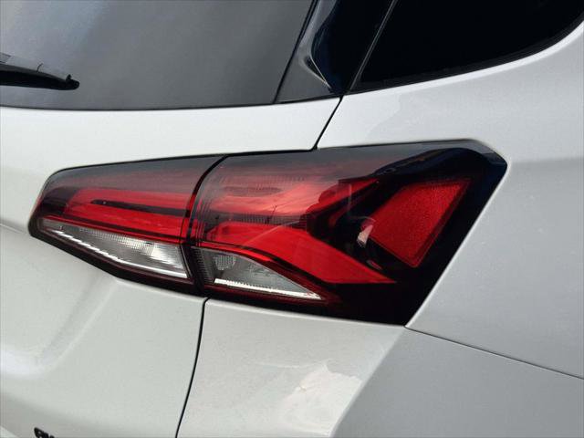 Used 2023 Chevrolet Equinox RS image 3