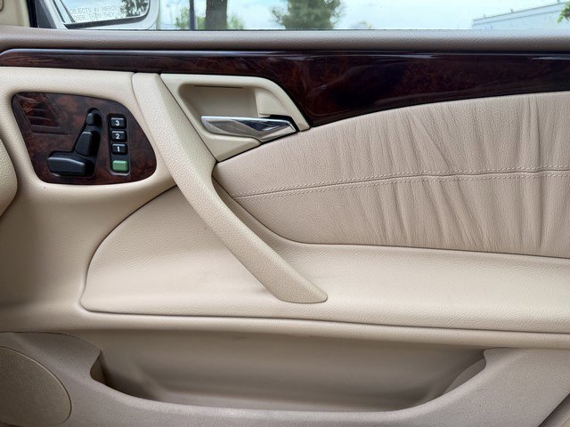 Used 2001 Mercedes-Benz E 320 Sedan image 33