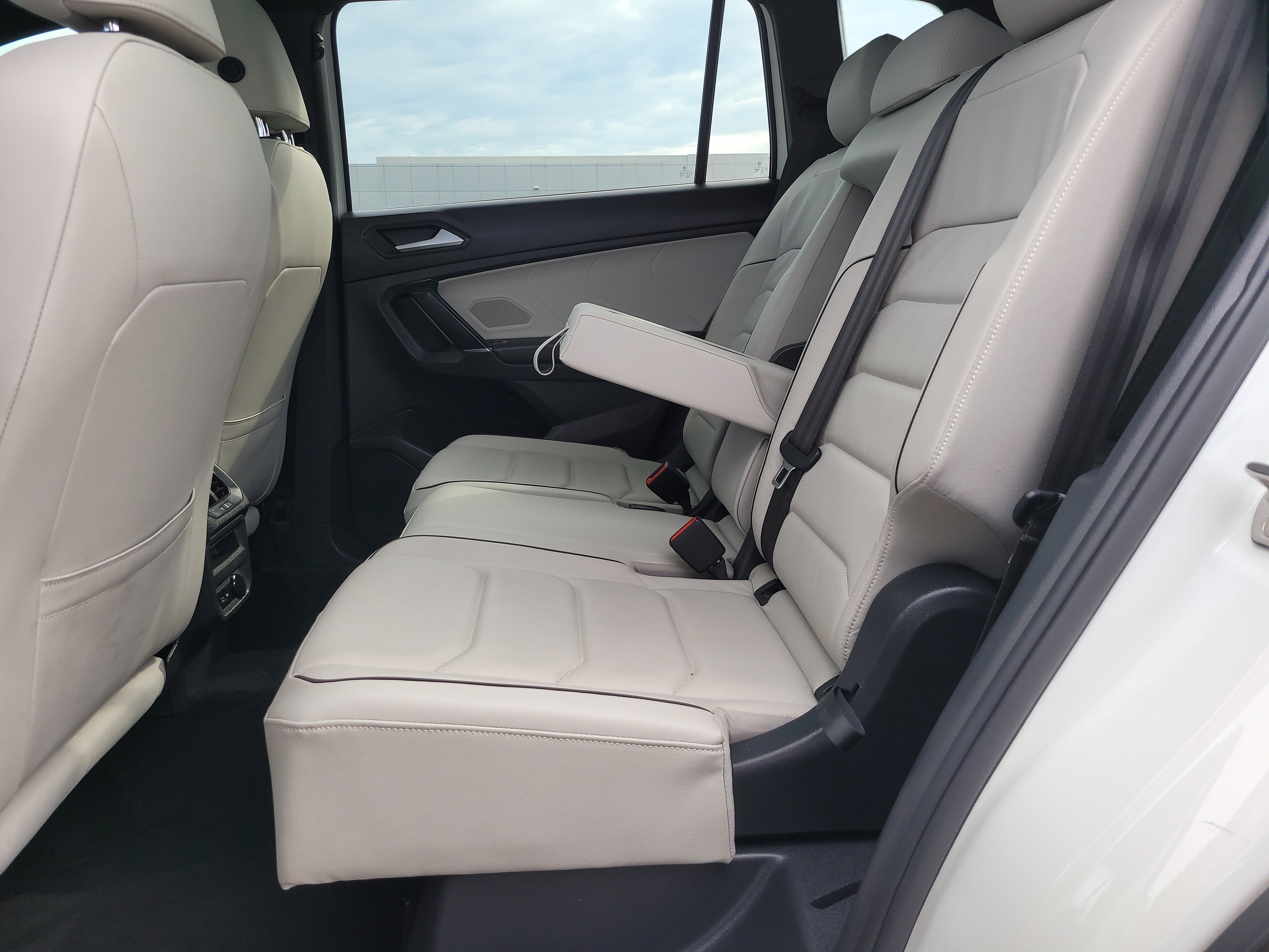Used 2020 Volkswagen Tiguan SEL Premium R-Line w/ 3rd Row Seat Package AWD/4WD image 10