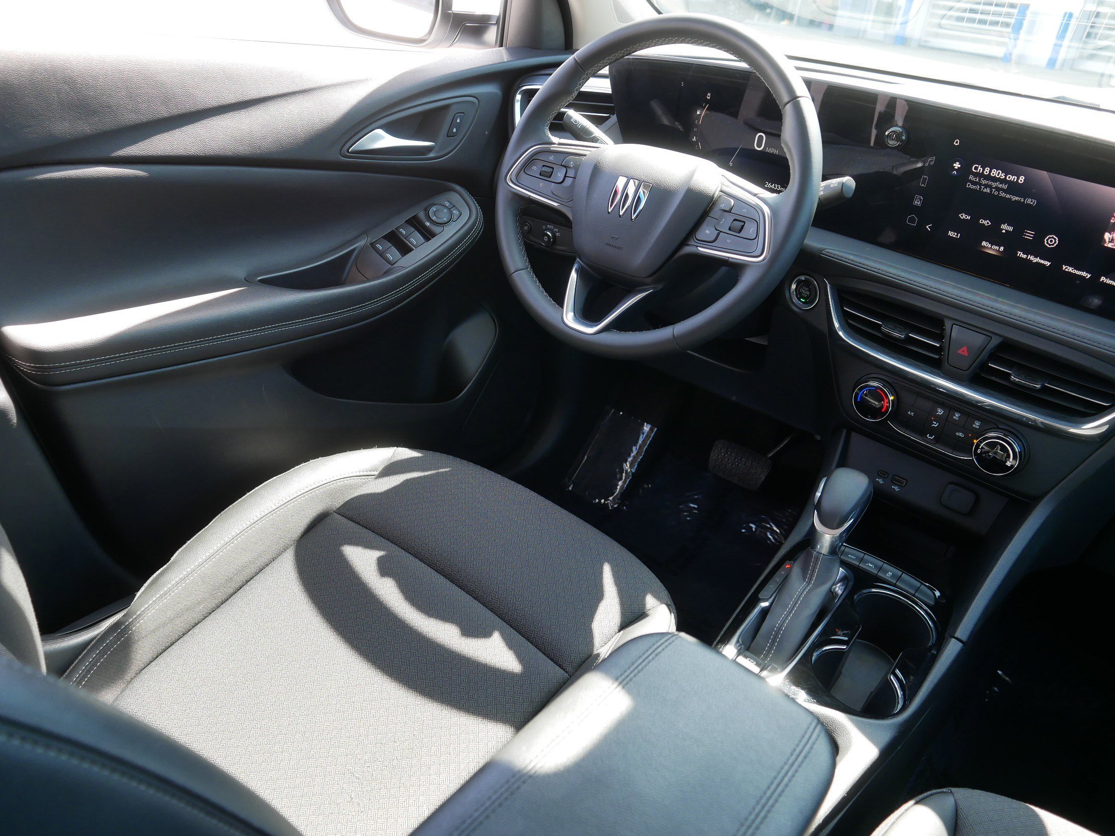 Used 2025 Buick Encore GX Preferred AWD/4WD image 9