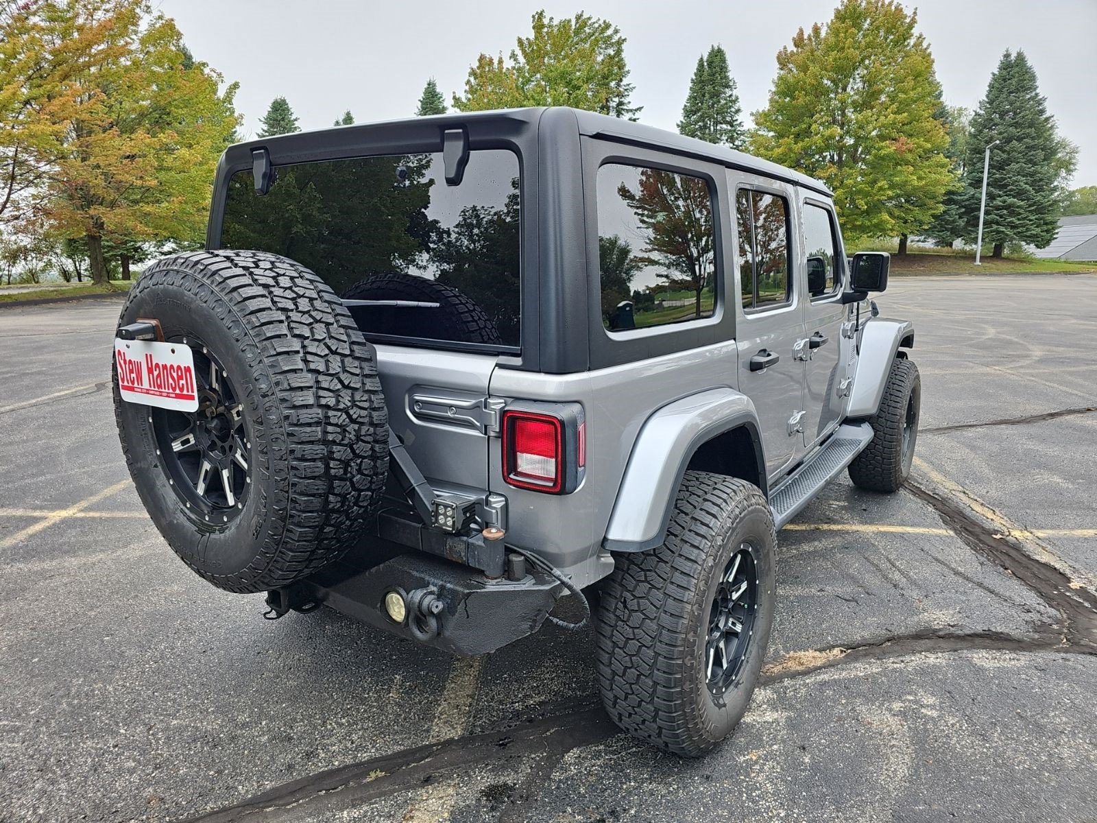 Used 2018 Jeep Wrangler Unlimited Sahara w/ Cold Weather Group AWD/4WD image 6