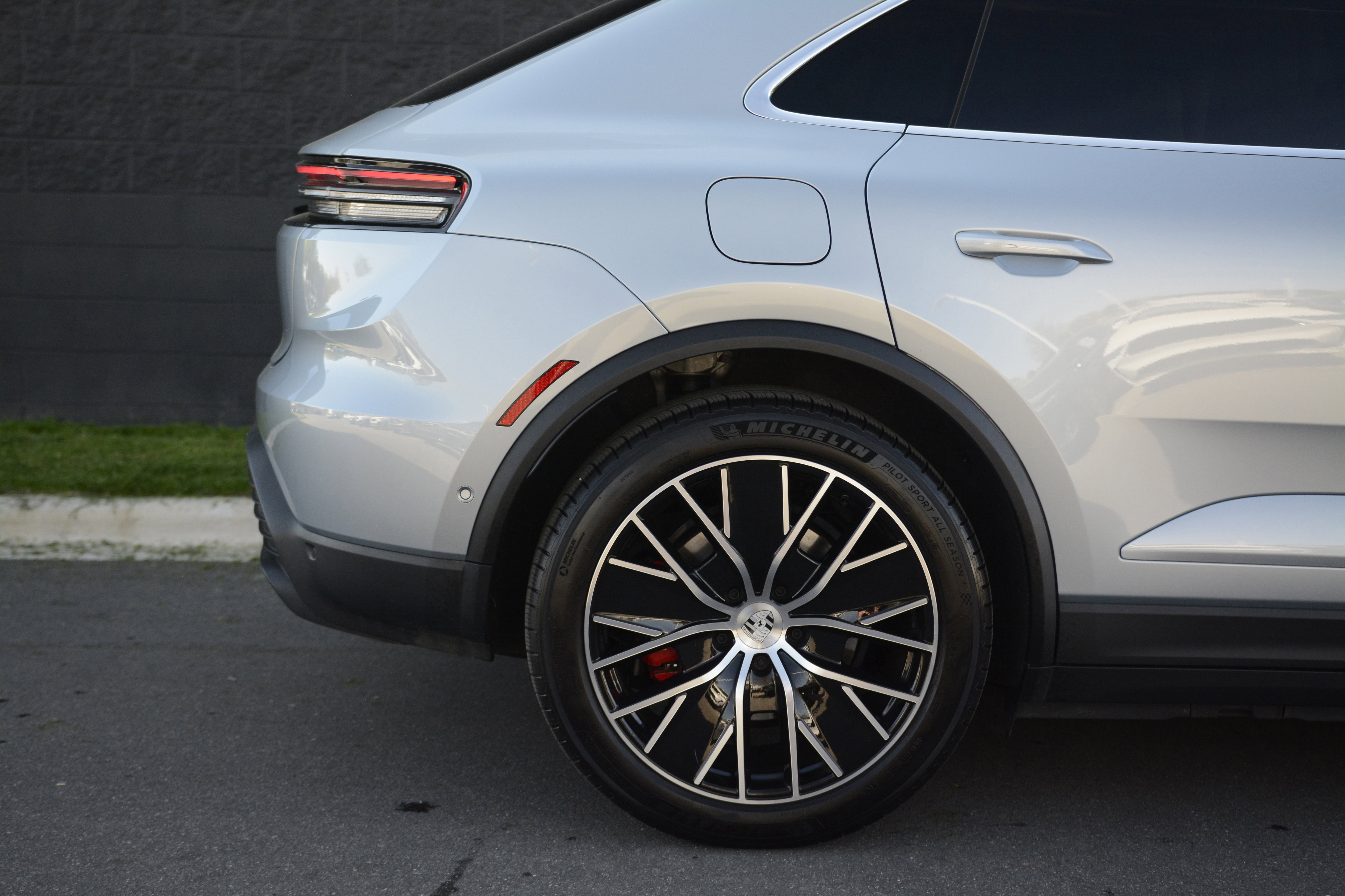 Certified 2025 Porsche Macan 4S Electric image 42