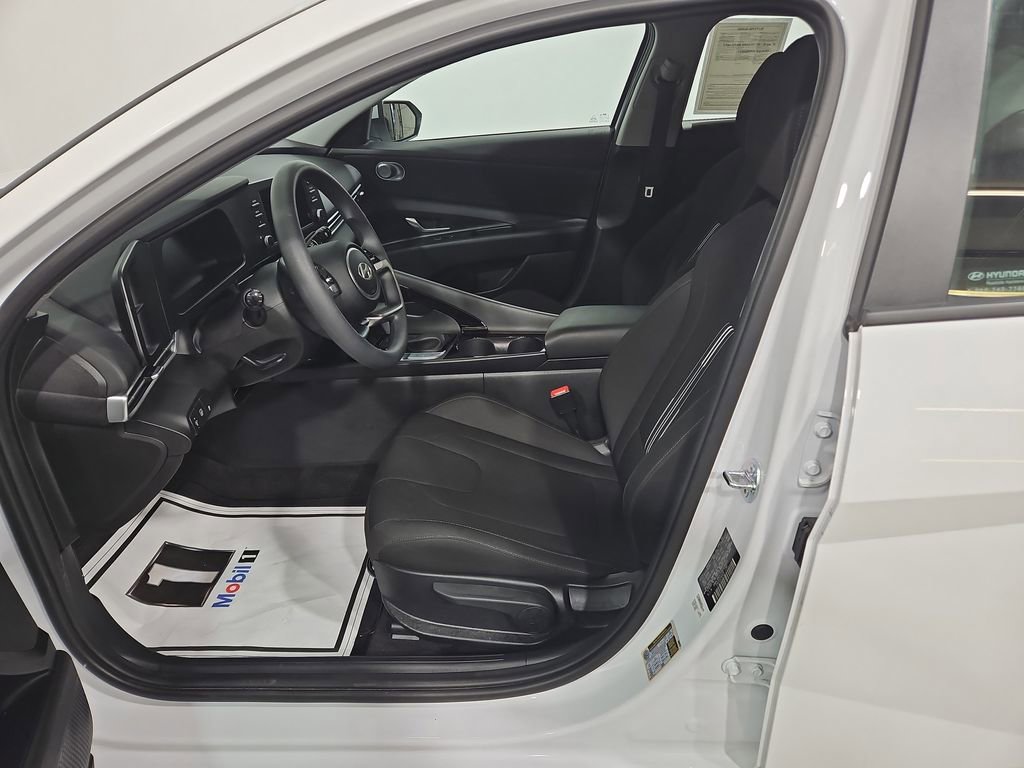 Certified 2025 Hyundai Elantra Blue FWD image 10