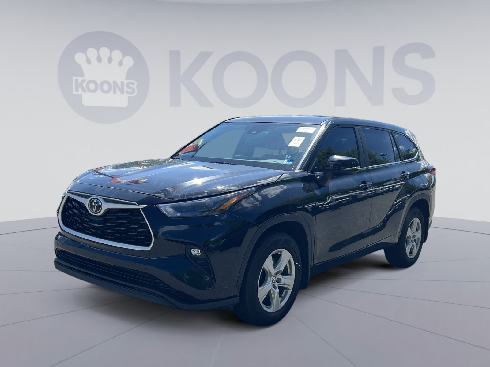Used 2023 Toyota Highlander LE AWD/4WD image 5
