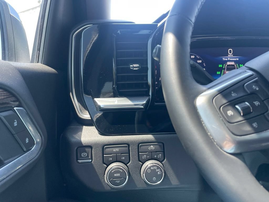 Used 2025 Chevrolet Silverado 1500 LT AWD/4WD image 11