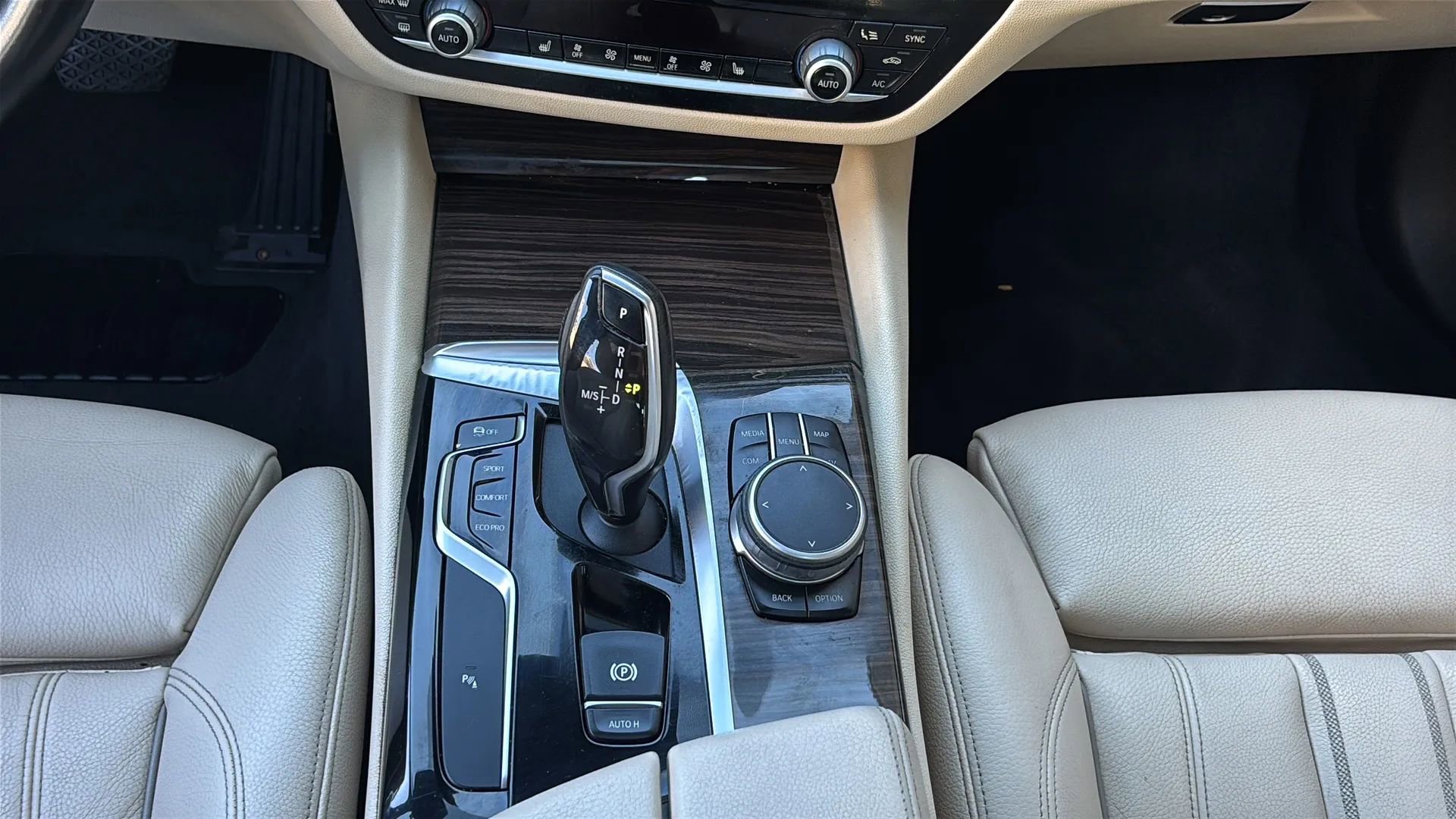 Used 2019 BMW 530i xDrive w/ Convenience Package image 32