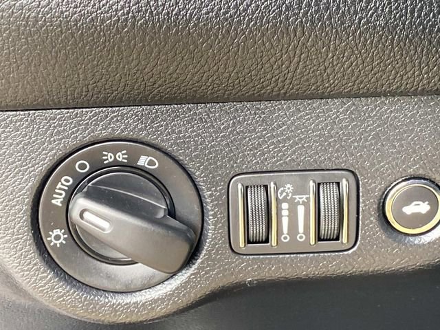 Used 2018 Dodge Challenger SXT image 18