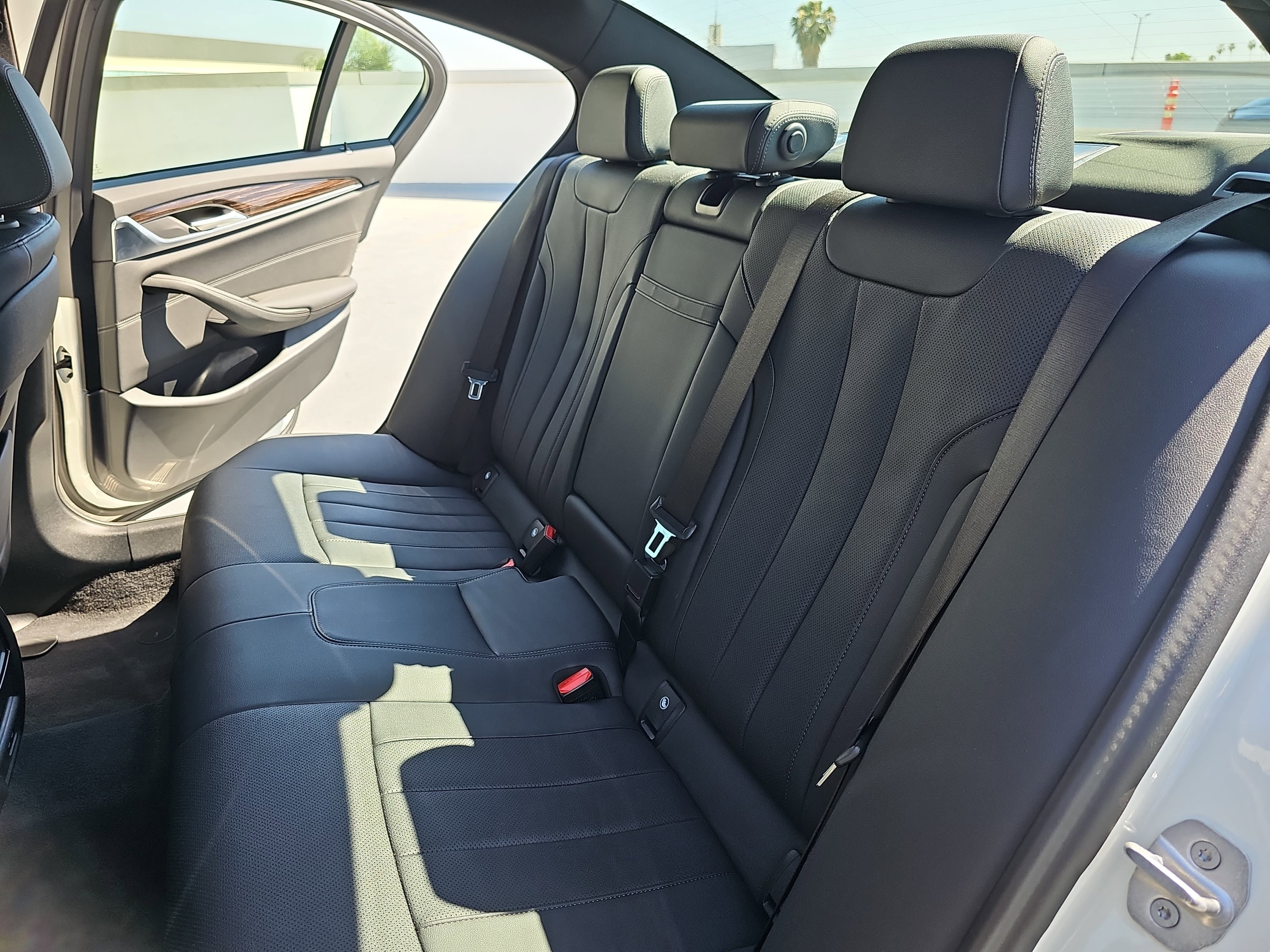 Used 2023 BMW 530e w/ M Sport Package image 14