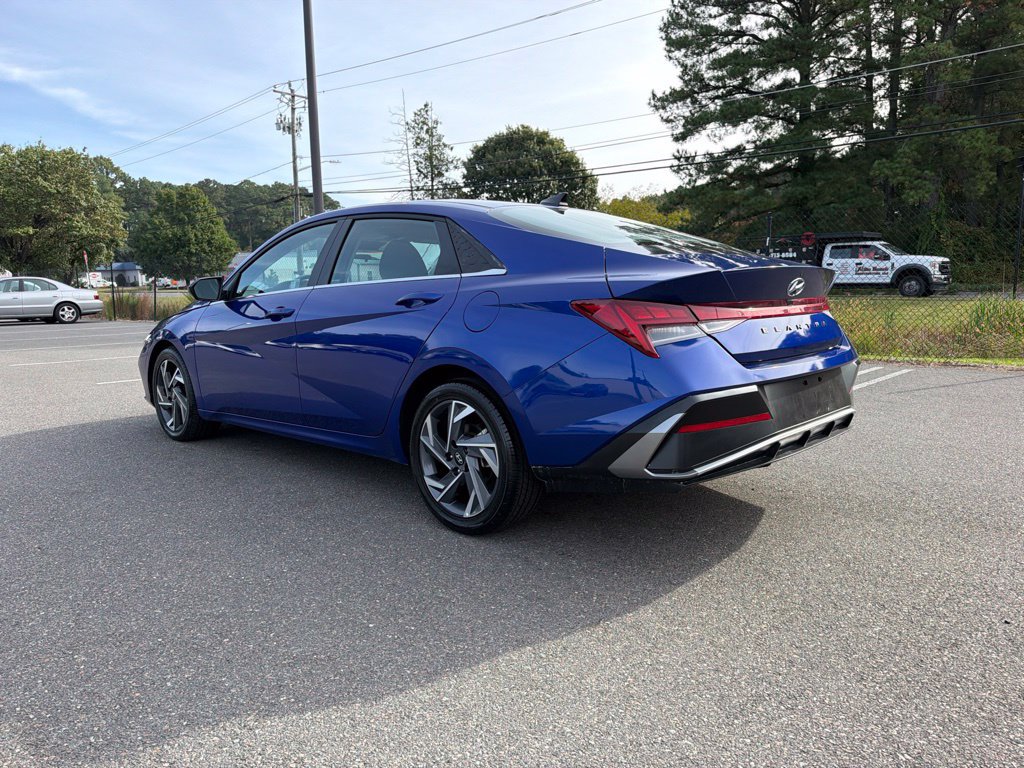 Used 2025 Hyundai Elantra SEL FWD image 7
