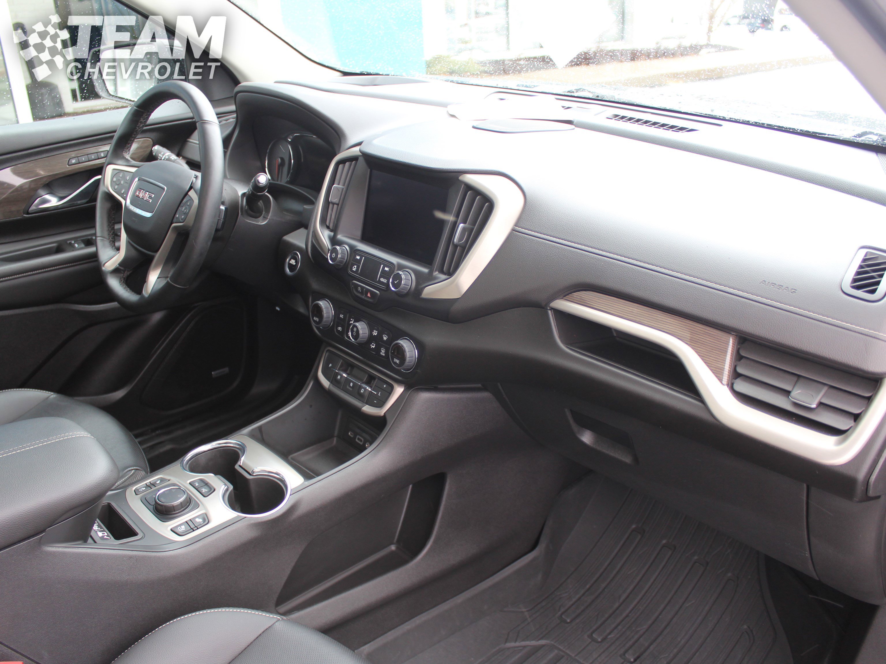 Certified 2024 GMC Terrain Denali w/ Black Diamond Edition image 30