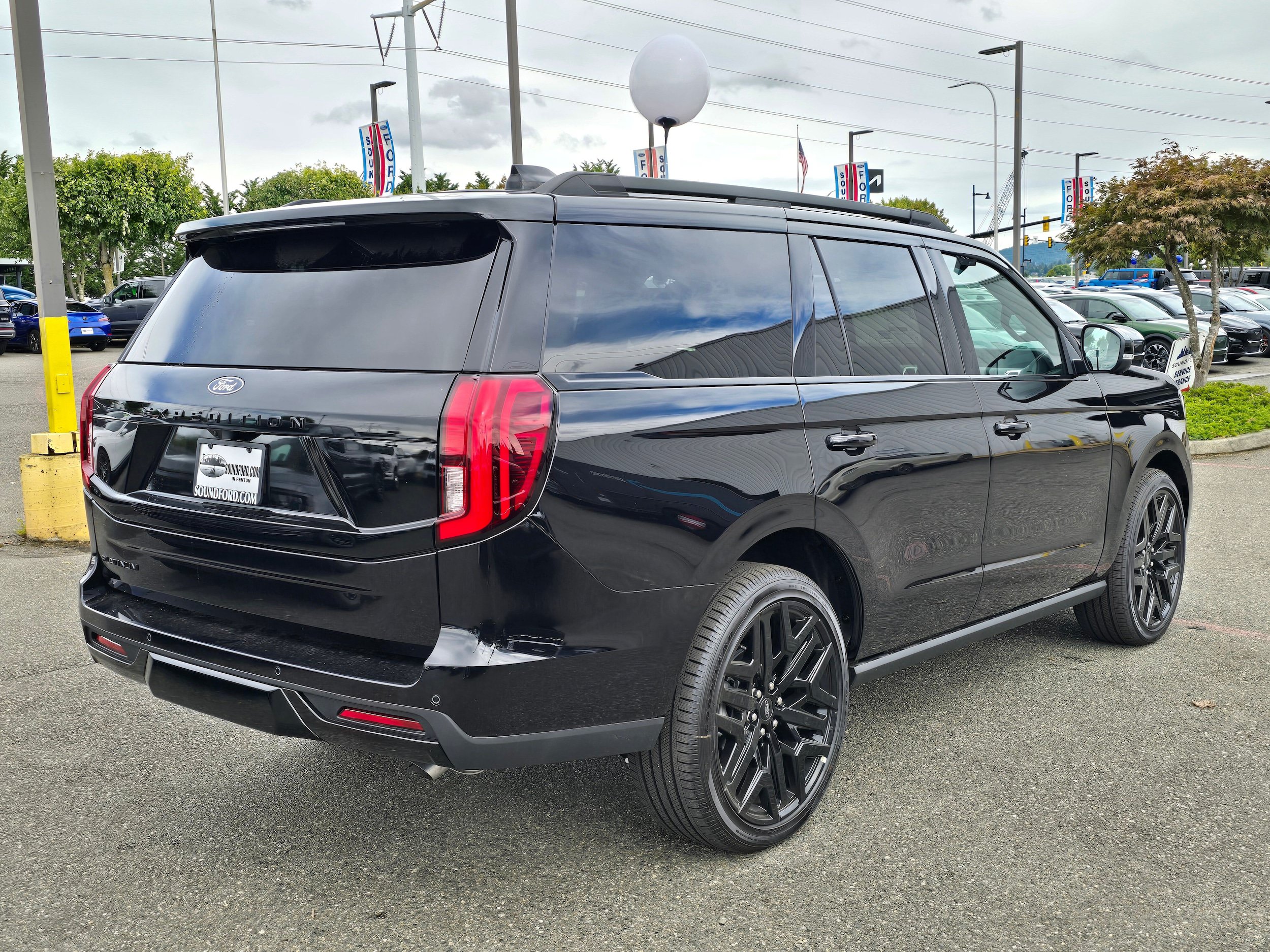 New 2027 Ford Expedition Platinum w/ Stealth Performance Package AWD/4WD image 5