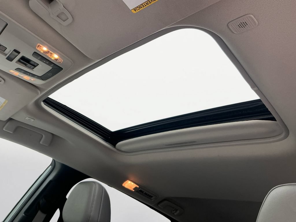 Used 2025 Toyota Sienna XLE FWD image 19