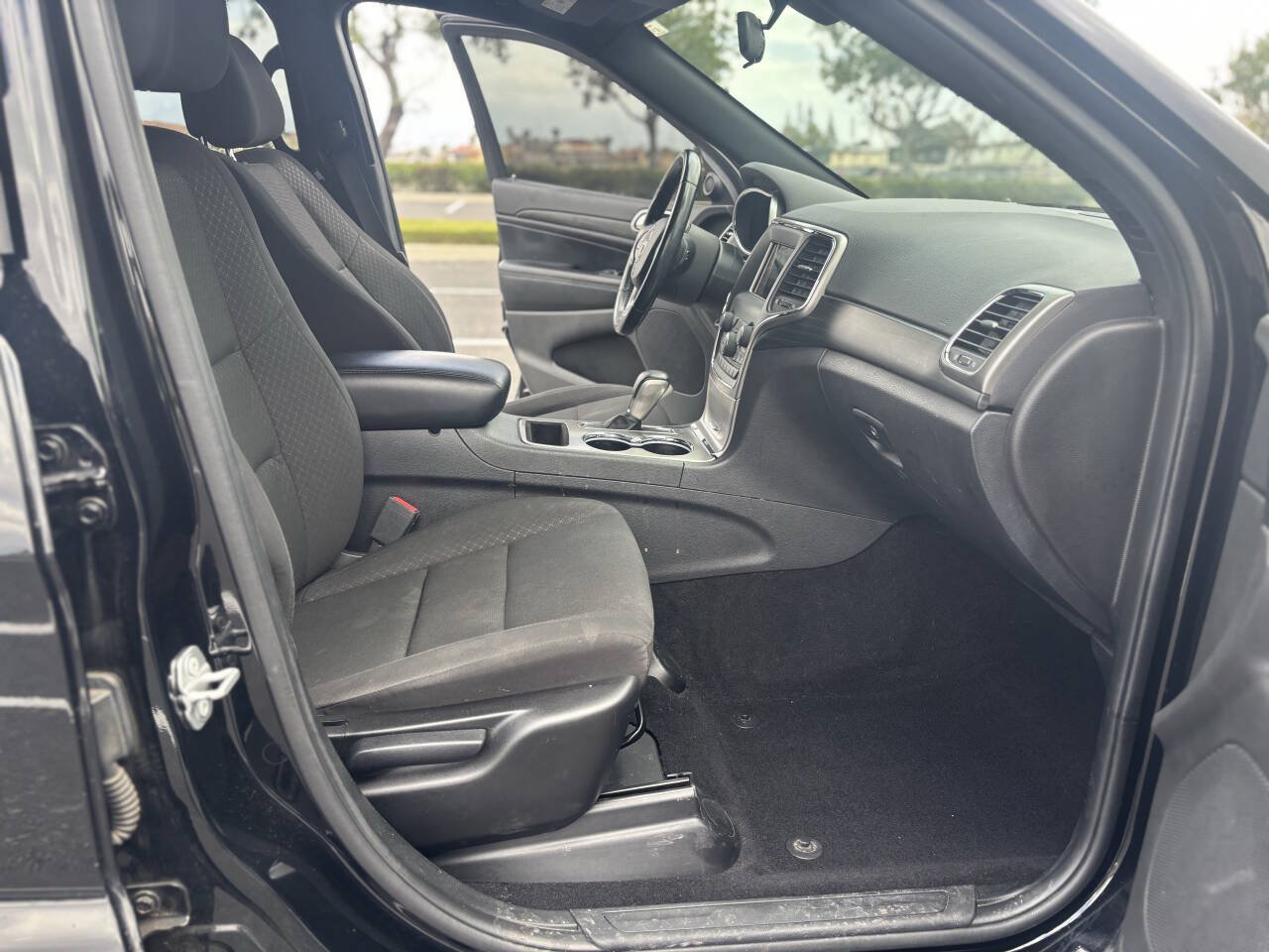 Used 2021 Jeep Grand Cherokee Laredo RWD image 27