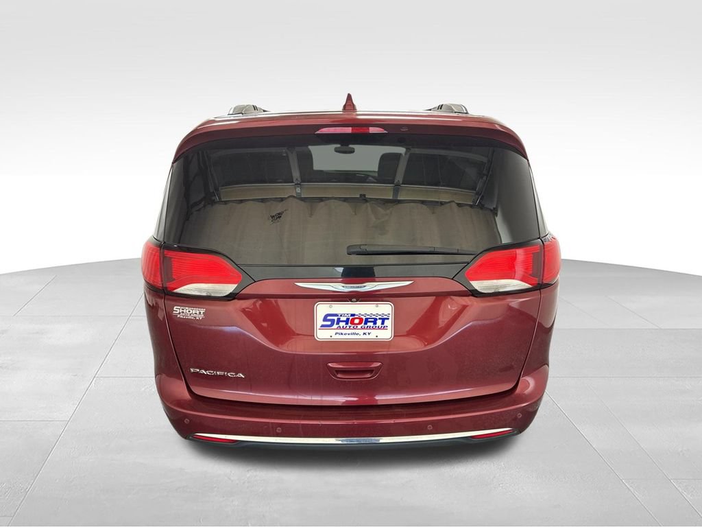 Used 2017 Chrysler Pacifica Touring-L w/ Tire & Wheel Group FWD image 5