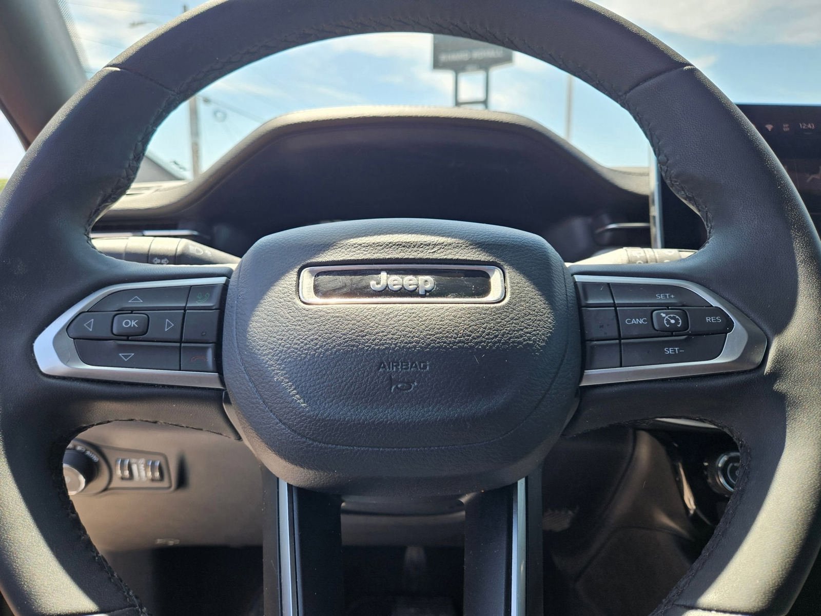 Used 2024 Jeep Compass Latitude AWD/4WD image 11