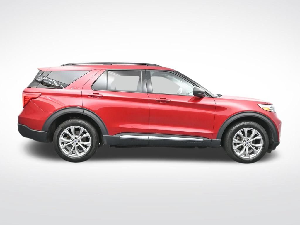 Used 2022 Ford Explorer XLT w/ Equipment Group 202A AWD/4WD image 4