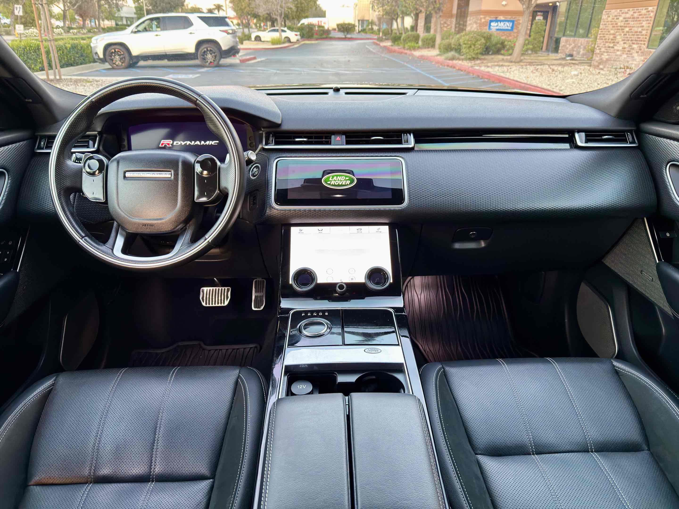 Used 2018 Land Rover Range Rover Velar R-Dynamic SE image 30