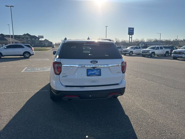 Used 2018 Ford Explorer XLT w/ Equipment Group 202A AWD/4WD image 4