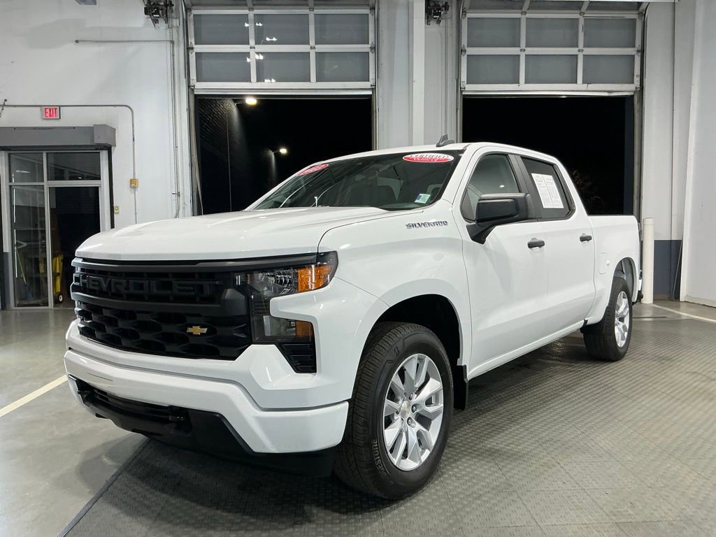 Used 2023 Chevrolet Silverado 1500 Custom image 2